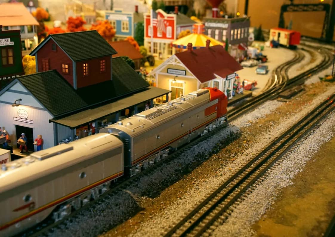 Beginners Guide to Model Railroad Scales, lighting a model railroad
